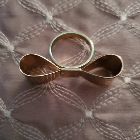 Gold colored bow ring - Picture 4 of 5